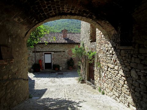 Mombaldone | Cosa vedere e come visitare Mombaldone
